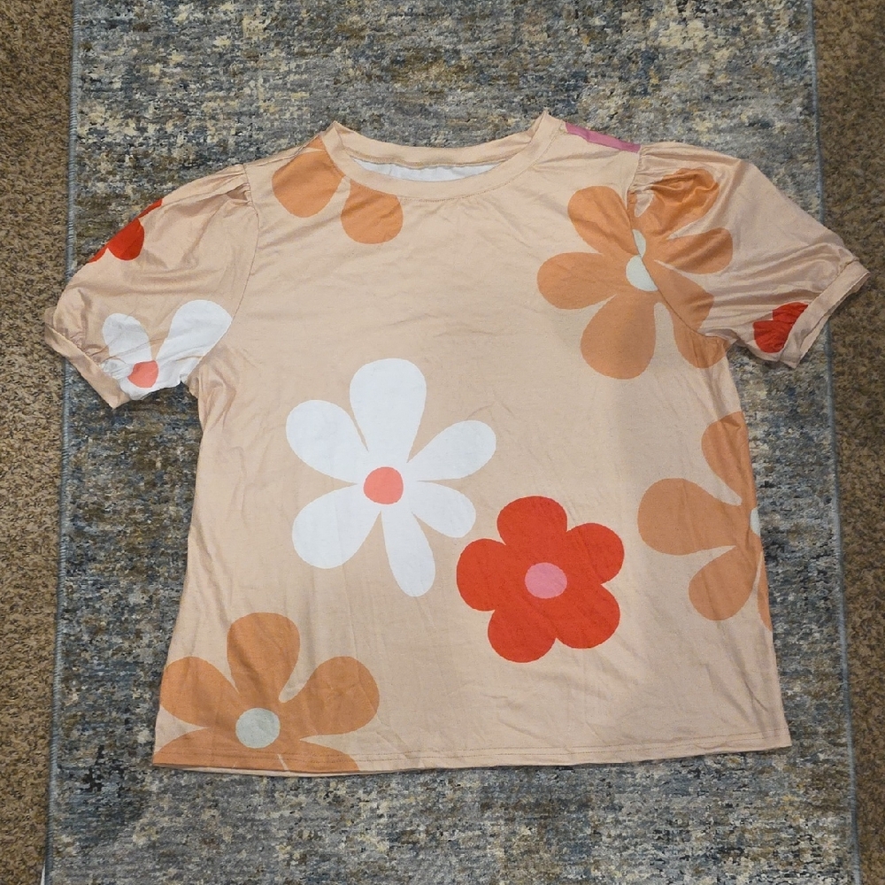 Floral Women's Boutique Shirt - Peach and White